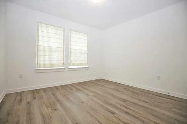a view of a house with backyard and trees