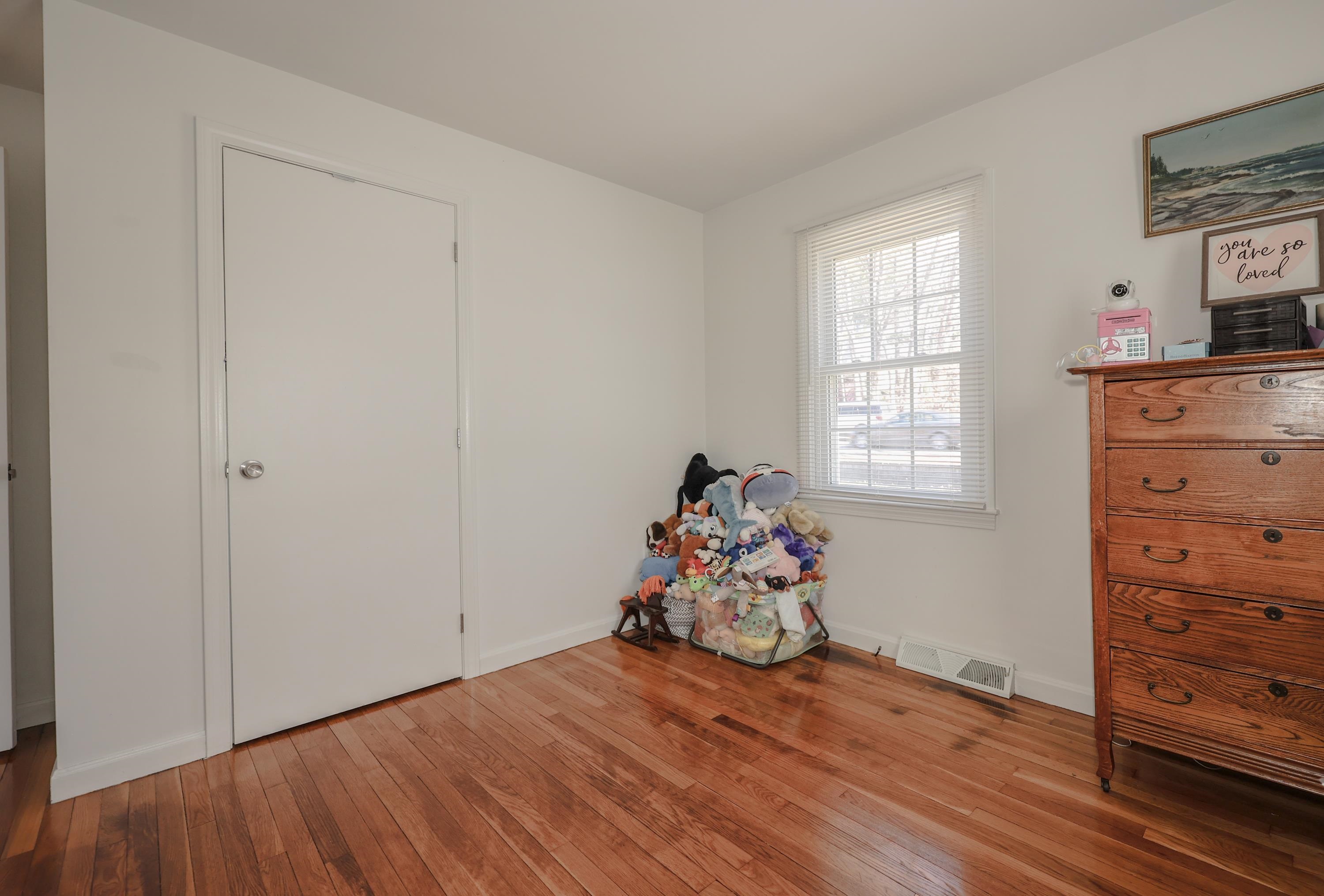 43 Conant Road Nashua, NH 03062 - Photo 9 of 35