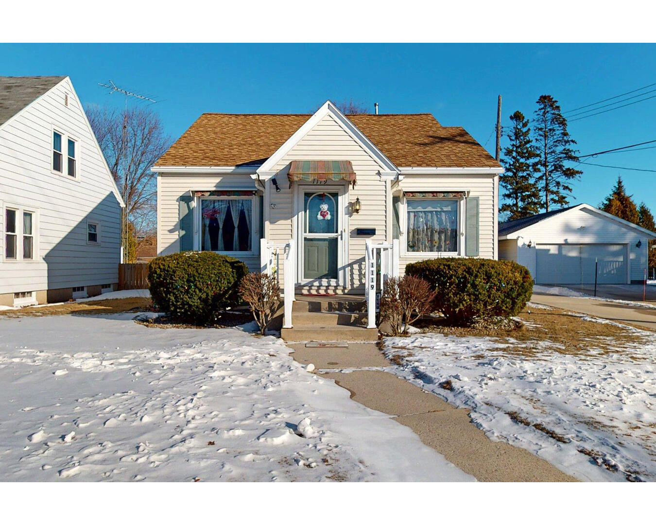 1119 North 18th Street Manitowoc, WI 54220 - Photo 19 of 19 Exterior Front