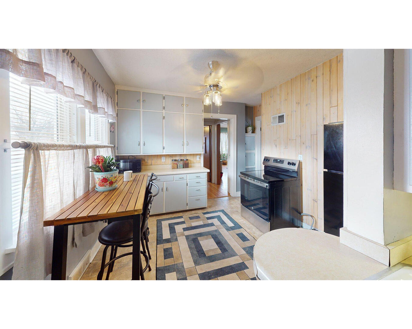 1119 North 18th Street Manitowoc, WI 54220 - Photo 9 of 19 Kitchen 3
