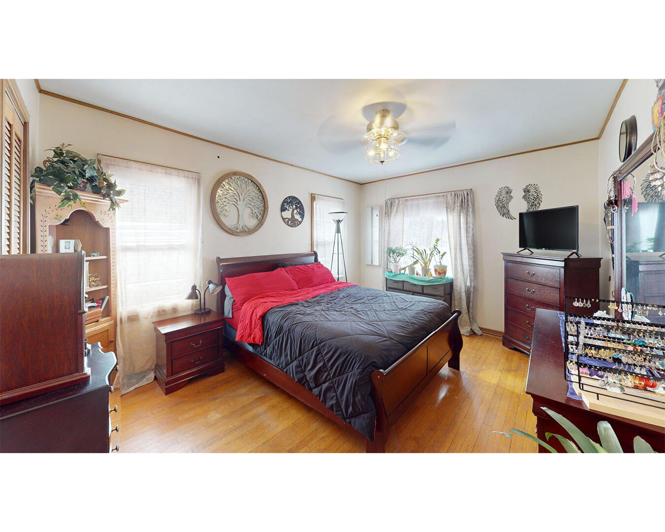 1119 North 18th Street Manitowoc, WI 54220 - Photo 10 of 19 Primary Bedroom 1