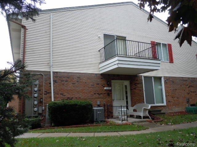 51186 South Foster Road New Baltimore, MI 48047 - Photo 26 of 26 Secluded entry at back of comple