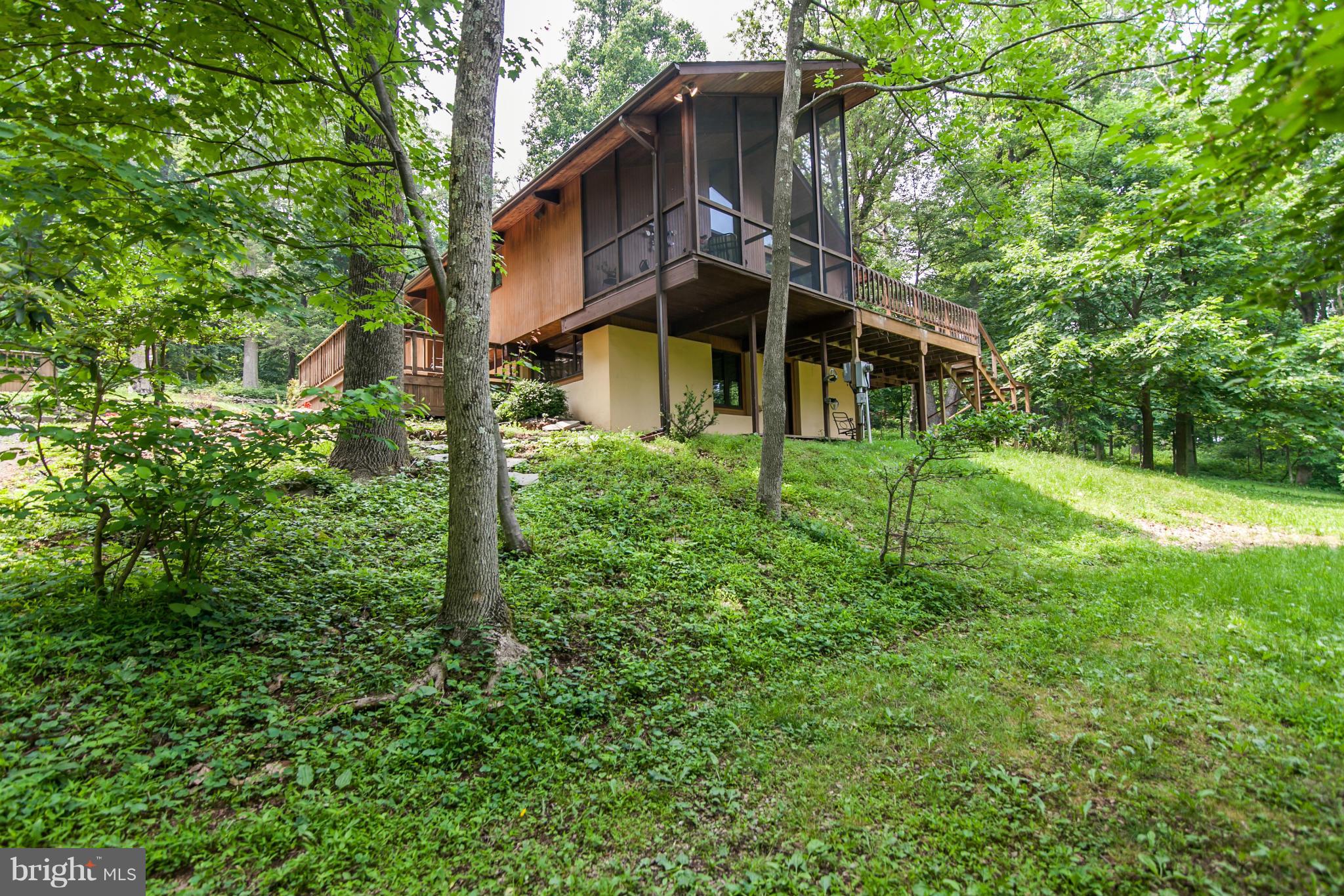 19285 Blue Ridge Mountain Road Bluemont, VA 20135 - Photo 23 of 30 Side view of screened porch