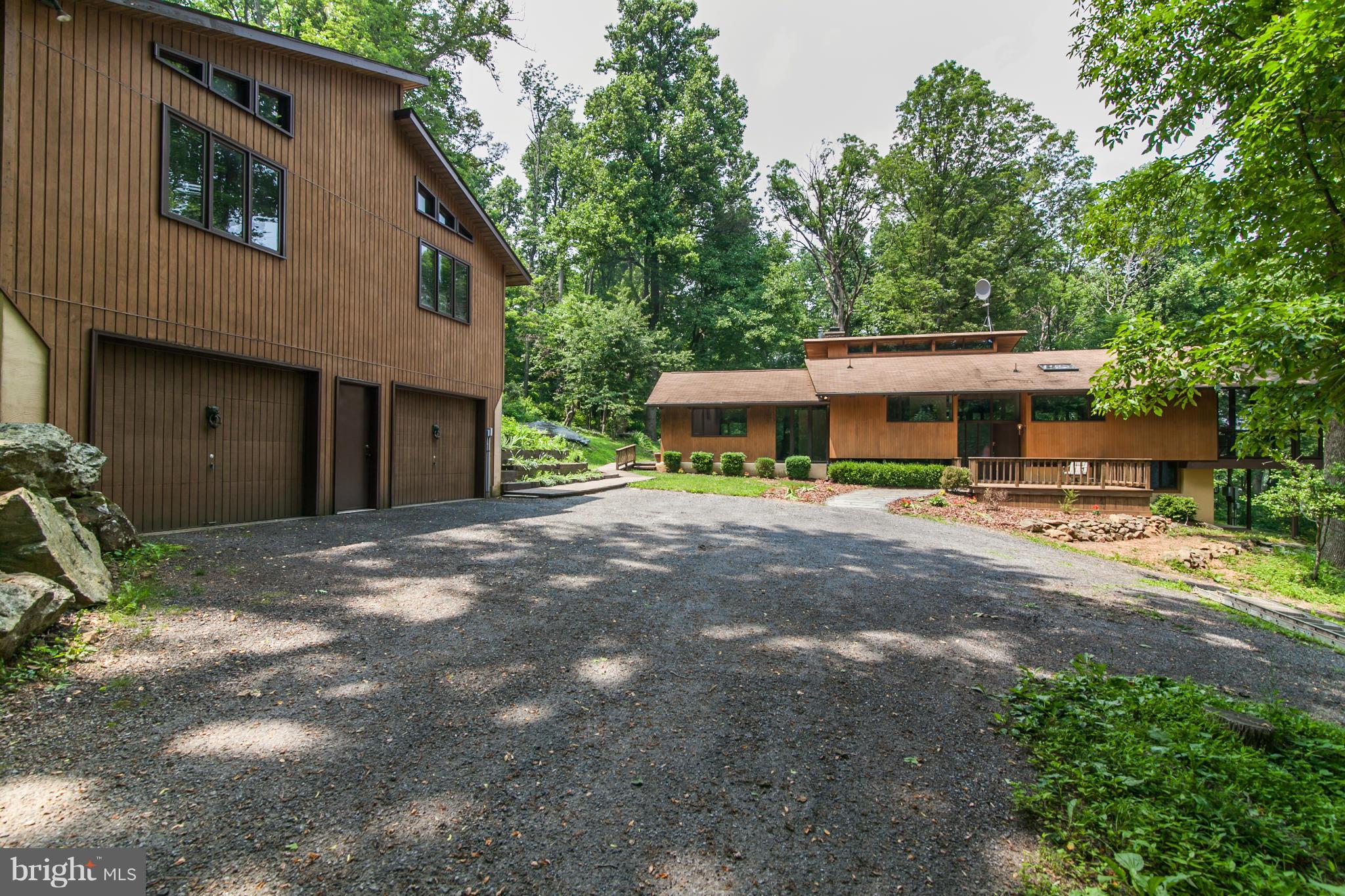 19285 Blue Ridge Mountain Road Bluemont, VA 20135 - Photo 30 of 30 House and Garage