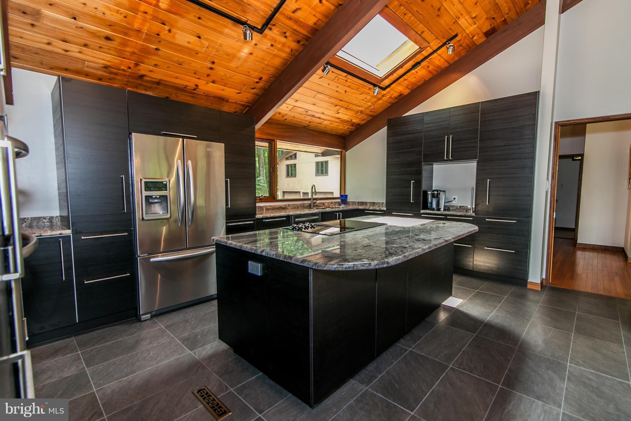 19285 Blue Ridge Mountain Road Bluemont, VA 20135 - Photo 4 of 30 Kitchen