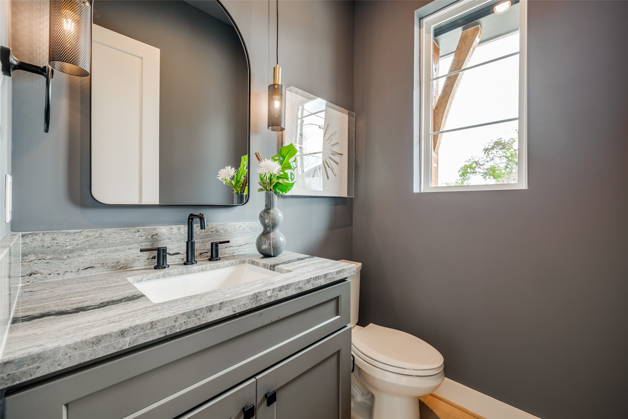 902 East 25th Street Houston, TX 77009 - Photo 20 of 48 * ASK ABOUT CUSTOMIZATION OPTIONS DURING CONSTRUCTION ONLY
* MAZZARINO MODEL HOME
* PHOTOS MAY SHOW A SIMILAR FLOOR PLAN AND/OR UPGRADED/ALTERNATIVE FINISHES
* Please use these photos as a guide
*THIS IS AN ACTIVE CONSTRUCTION SITE, BUYERS MUST REQUEST APPOINTMENT TO BE ON PREMISES AT ALL TIMES.