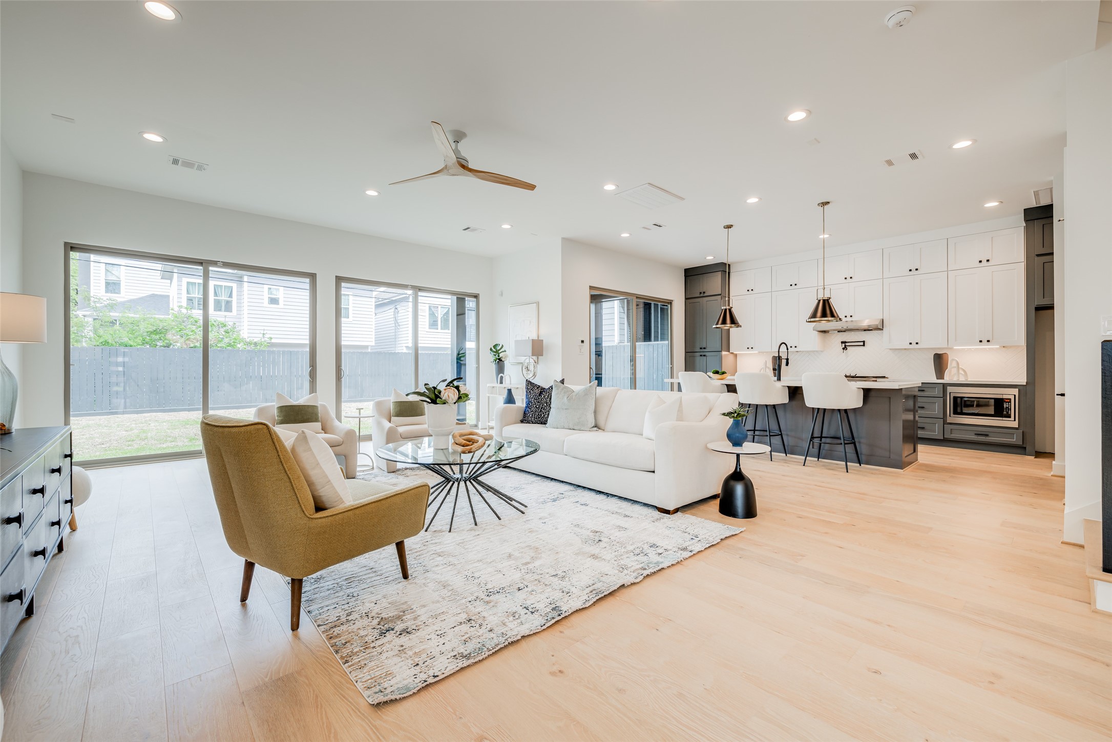 902 East 25th Street Houston, TX 77009 - Photo 23 of 48 * ASK ABOUT CUSTOMIZATION OPTIONS DURING CONSTRUCTION ONLY
* MAZZARINO MODEL HOME
* PHOTOS MAY SHOW A SIMILAR FLOOR PLAN AND/OR UPGRADED/ALTERNATIVE FINISHES
* Please use these photos as a guide
*THIS IS AN ACTIVE CONSTRUCTION SITE, BUYERS MUST REQUEST APPOINTMENT TO BE ON PREMISES AT ALL TIMES.