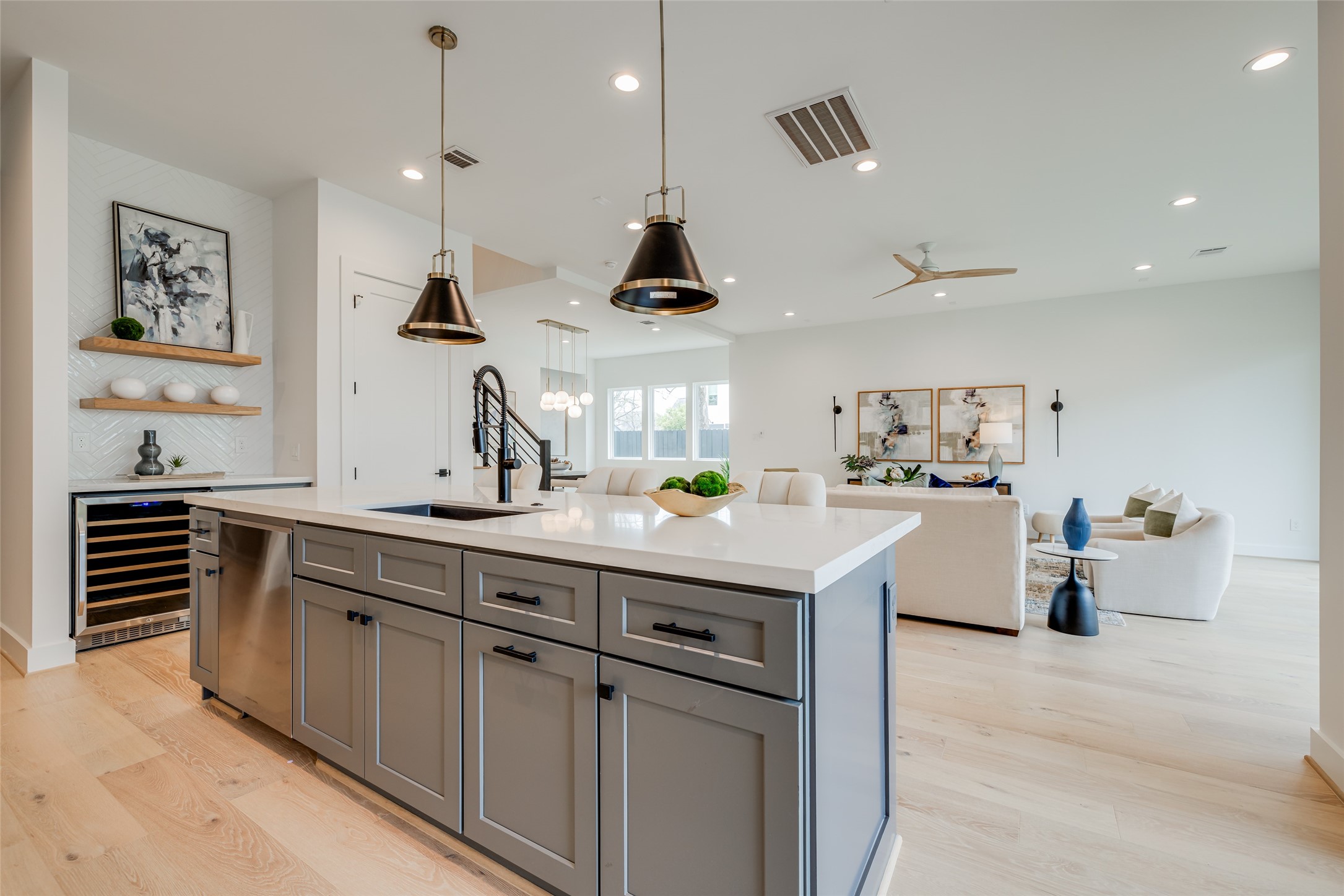 902 East 25th Street Houston, TX 77009 - Photo 27 of 48 * ASK ABOUT CUSTOMIZATION OPTIONS DURING CONSTRUCTION ONLY
* MAZZARINO MODEL HOME
* PHOTOS MAY SHOW A SIMILAR FLOOR PLAN AND/OR UPGRADED/ALTERNATIVE FINISHES
* Please use these photos as a guide
*THIS IS AN ACTIVE CONSTRUCTION SITE, BUYERS MUST REQUEST APPOINTMENT TO BE ON PREMISES AT ALL TIMES.