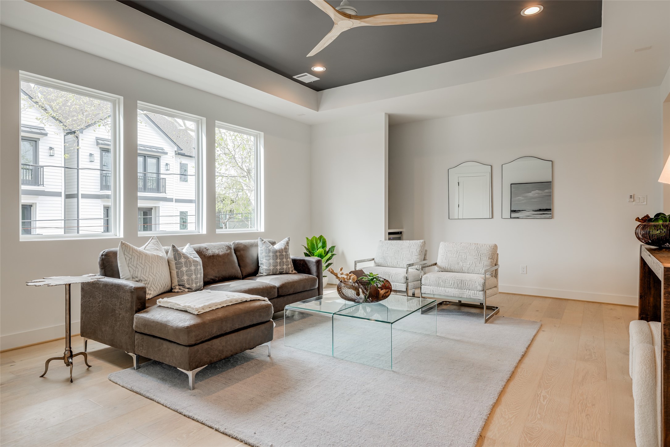 902 East 25th Street Houston, TX 77009 - Photo 36 of 48 * ASK ABOUT CUSTOMIZATION OPTIONS DURING CONSTRUCTION ONLY
* MAZZARINO MODEL HOME
* PHOTOS MAY SHOW A SIMILAR FLOOR PLAN AND/OR UPGRADED/ALTERNATIVE FINISHES
* Please use these photos as a guide
*THIS IS AN ACTIVE CONSTRUCTION SITE, BUYERS MUST REQUEST APPOINTMENT TO BE ON PREMISES AT ALL TIMES.