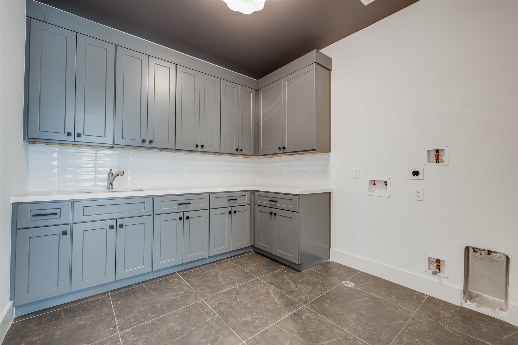 902 East 25th Street Houston, TX 77009 - Photo 43 of 48 * ASK ABOUT CUSTOMIZATION OPTIONS DURING CONSTRUCTION ONLY
* MAZZARINO MODEL HOME
* PHOTOS MAY SHOW A SIMILAR FLOOR PLAN AND/OR UPGRADED/ALTERNATIVE FINISHES
* Please use these photos as a guide
*THIS IS AN ACTIVE CONSTRUCTION SITE, BUYERS MUST REQUEST APPOINTMENT TO BE ON PREMISES AT ALL TIMES.