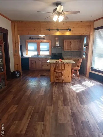 $136,900 | 101 West South Street, Nokomis, IL 62075