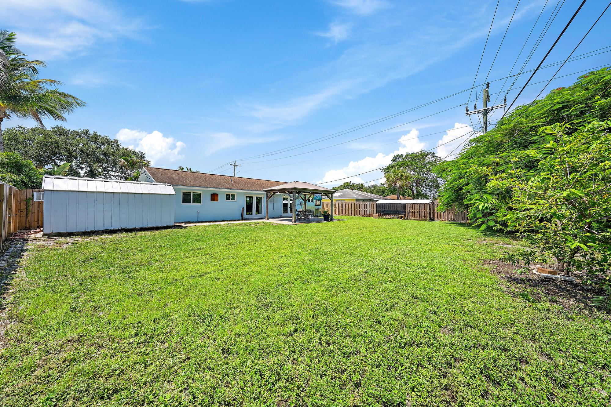 1 Windsor Road West Jupiter, FL 33469 - Photo 21 of 29 Backyard looking at house