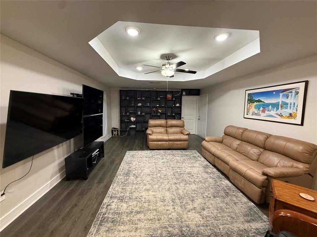 3315 Parvia Avenue Dallas, TX 75212 - Photo 3 of 13