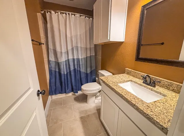 $2,000 | 168 Uplift, Unit B, Horseshoe Bay, TX 78657