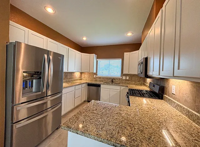 $2,000 | 168 Uplift, Unit B, Horseshoe Bay, TX 78657