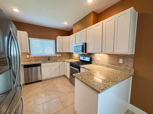 $2,000 | 168 Uplift, Unit B, Horseshoe Bay, TX 78657