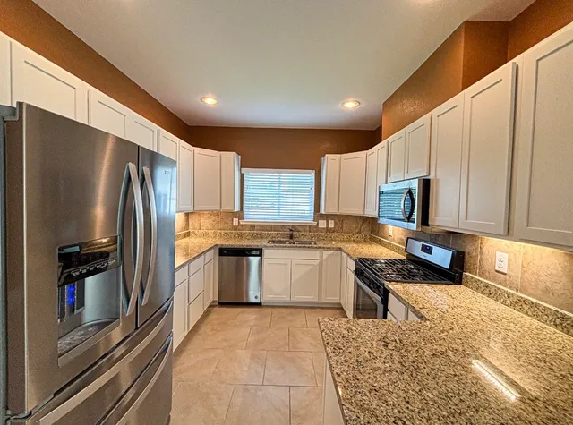 $2,000 | 168 Uplift, Unit B, Horseshoe Bay, TX 78657