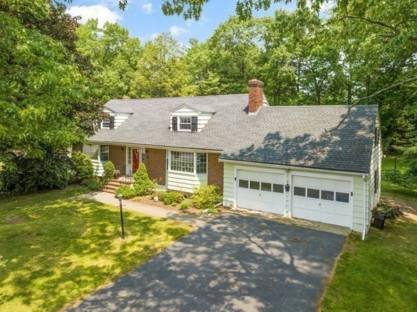 8 Candlewood Road Lynnfield, MA 01940 - Photo 2 of 41 front view of house with a yard