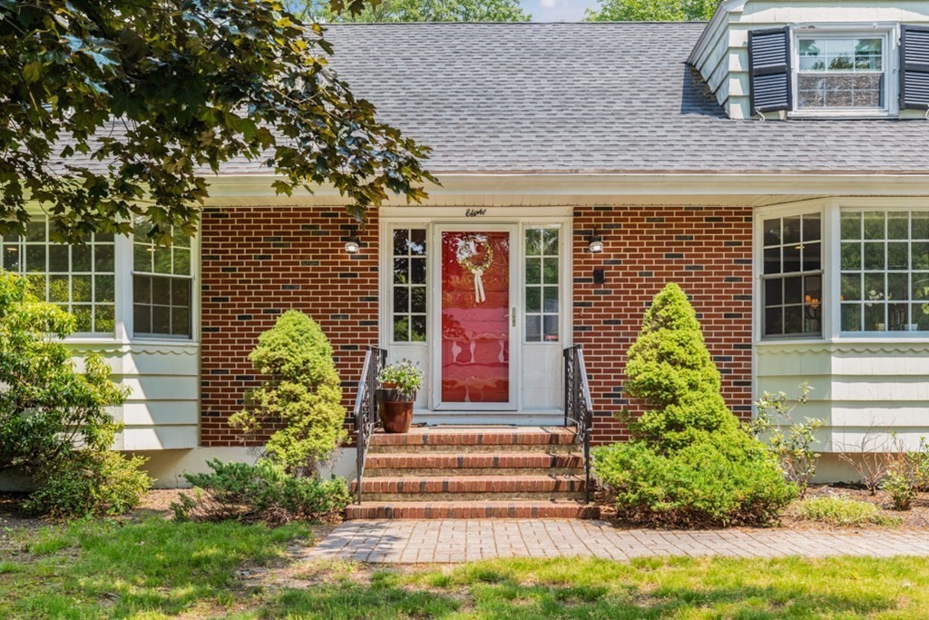 8 Candlewood Road Lynnfield, MA 01940 - Photo 5 of 41 a front view of a house with a garden and plants