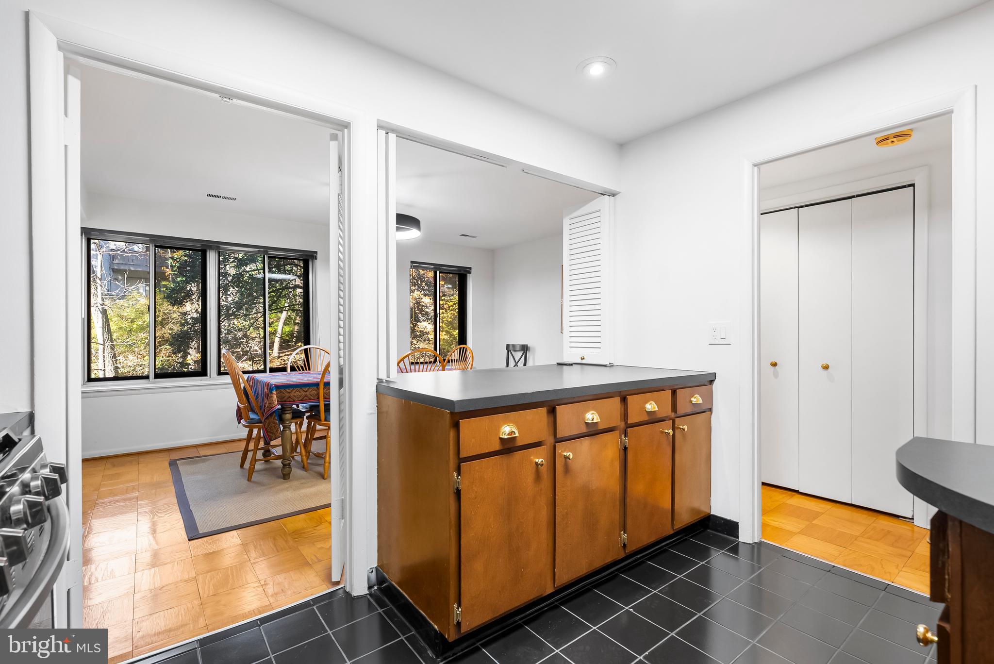 110 Cross Keys Road, Unit F Baltimore, MD 21210 - Photo 47 of 47 a bathroom with a sink a mirror and a bathtub