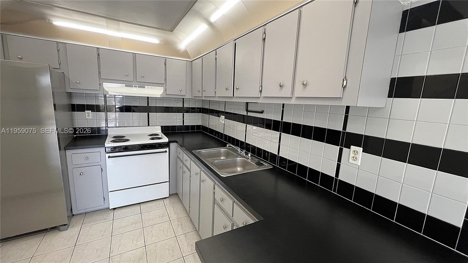 14250 Southwest 62nd Street, Unit 424 Miami, FL 33183 - Photo 6 of 24