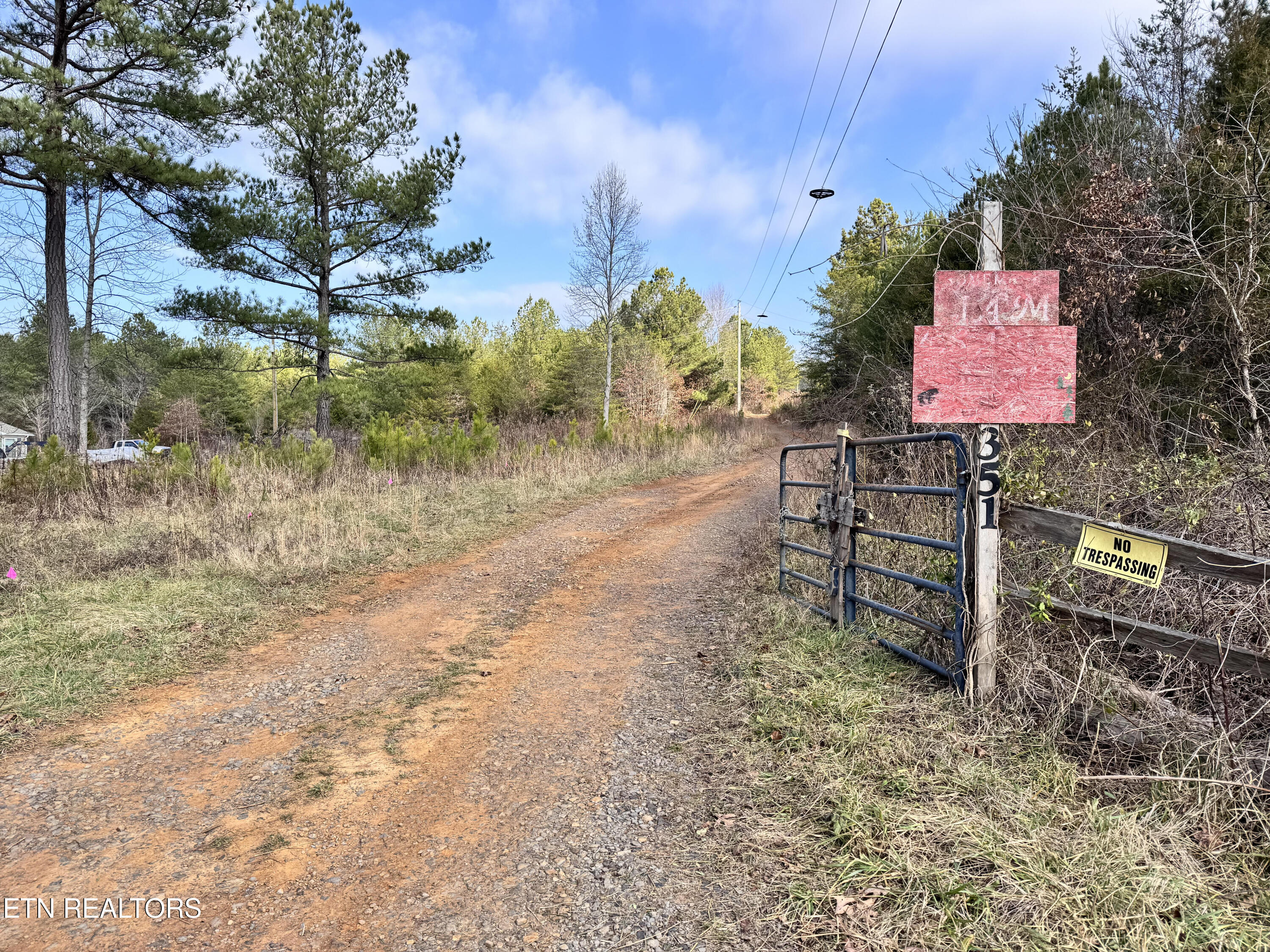 351 White Plains Road Vonore, TN 37885 - Photo 3 of 15 gate marker
