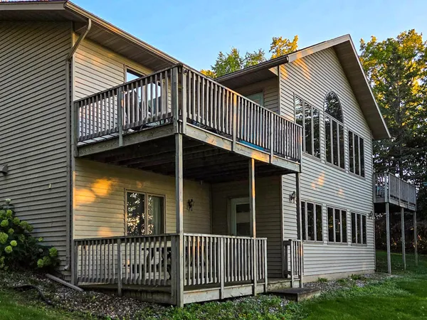 $895,000 | 39233 East Union Drive, Erskine, MN 56535