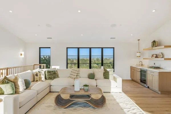 $7,500,000 | 8341 La Jolla Scenic Drive North, La Jolla, CA 92037