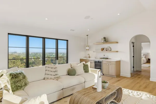 $7,500,000 | 8341 La Jolla Scenic Drive North, La Jolla, CA 92037