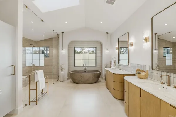 $7,500,000 | 8341 La Jolla Scenic Drive North, La Jolla, CA 92037