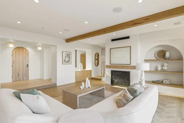 $7,500,000 | 8341 La Jolla Scenic Drive North, La Jolla, CA 92037