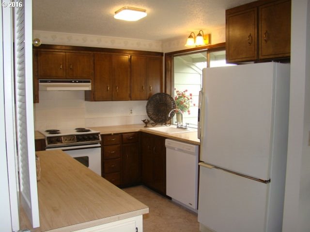 5175 Southwest Normandy Place Beaverton, OR 97005 - Photo 4 of 14 Gallery Image 4