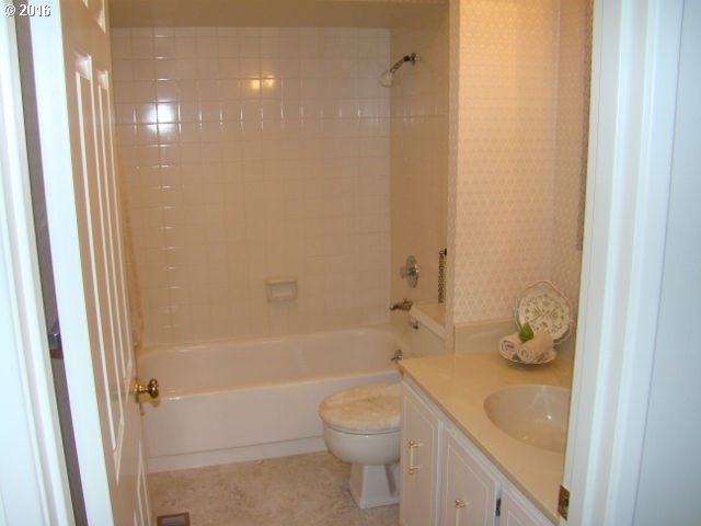5175 Southwest Normandy Place Beaverton, OR 97005 - Photo 7 of 14 Gallery Image 7