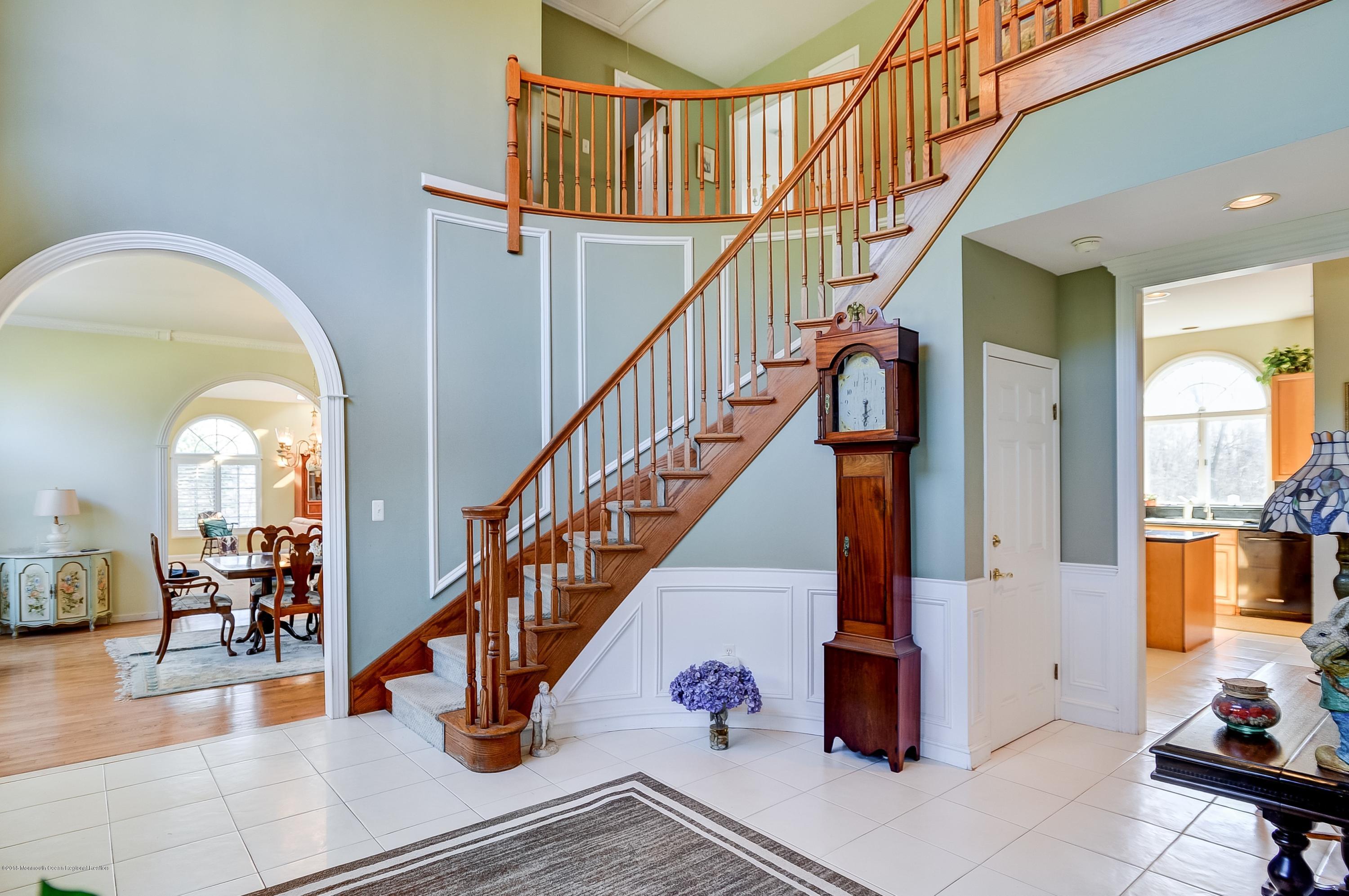 20 Riverside Lane Holmdel, NJ 07733 - Photo 3 of 23 Foyer