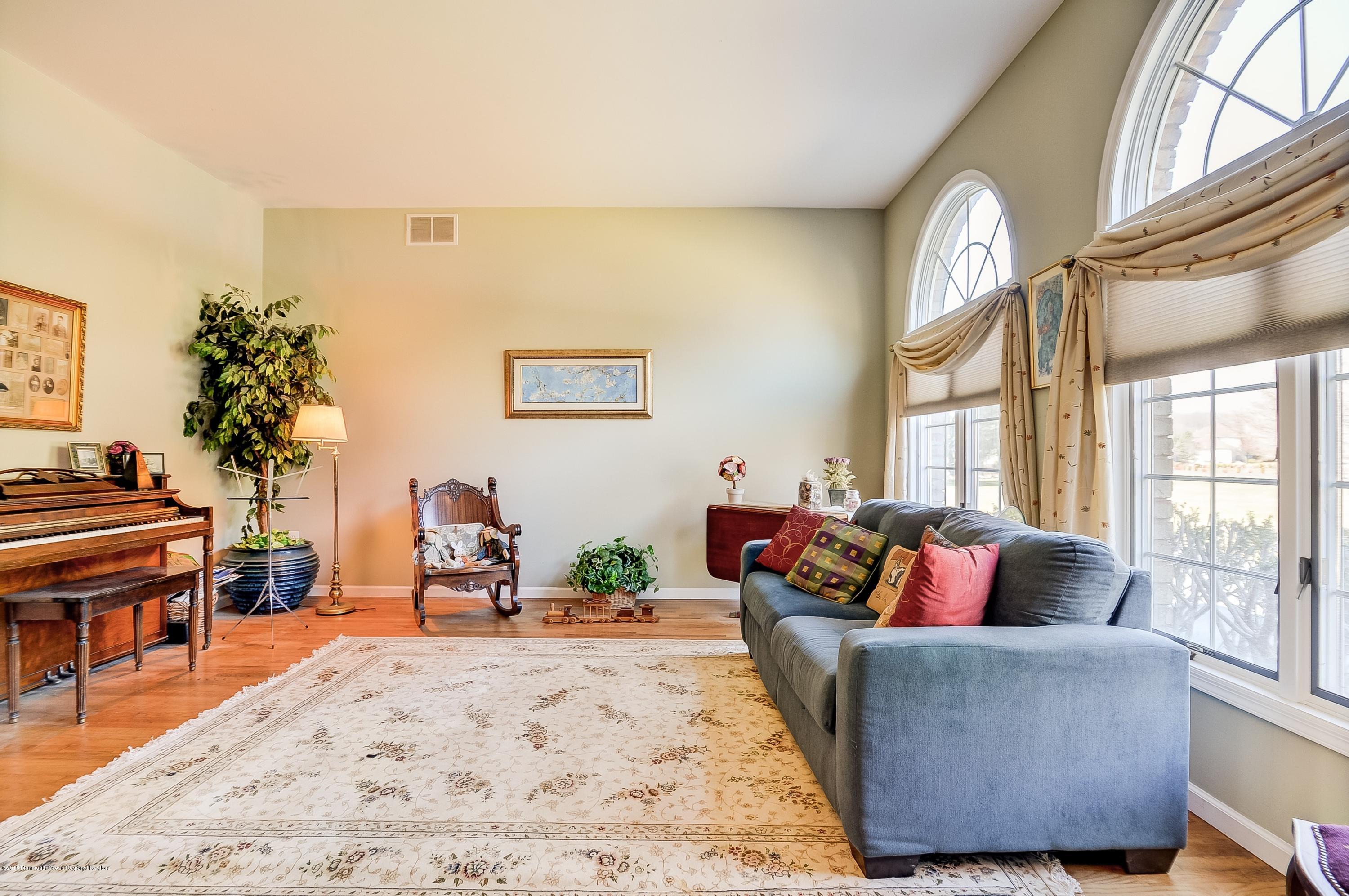 20 Riverside Lane Holmdel, NJ 07733 - Photo 5 of 23 Living Room