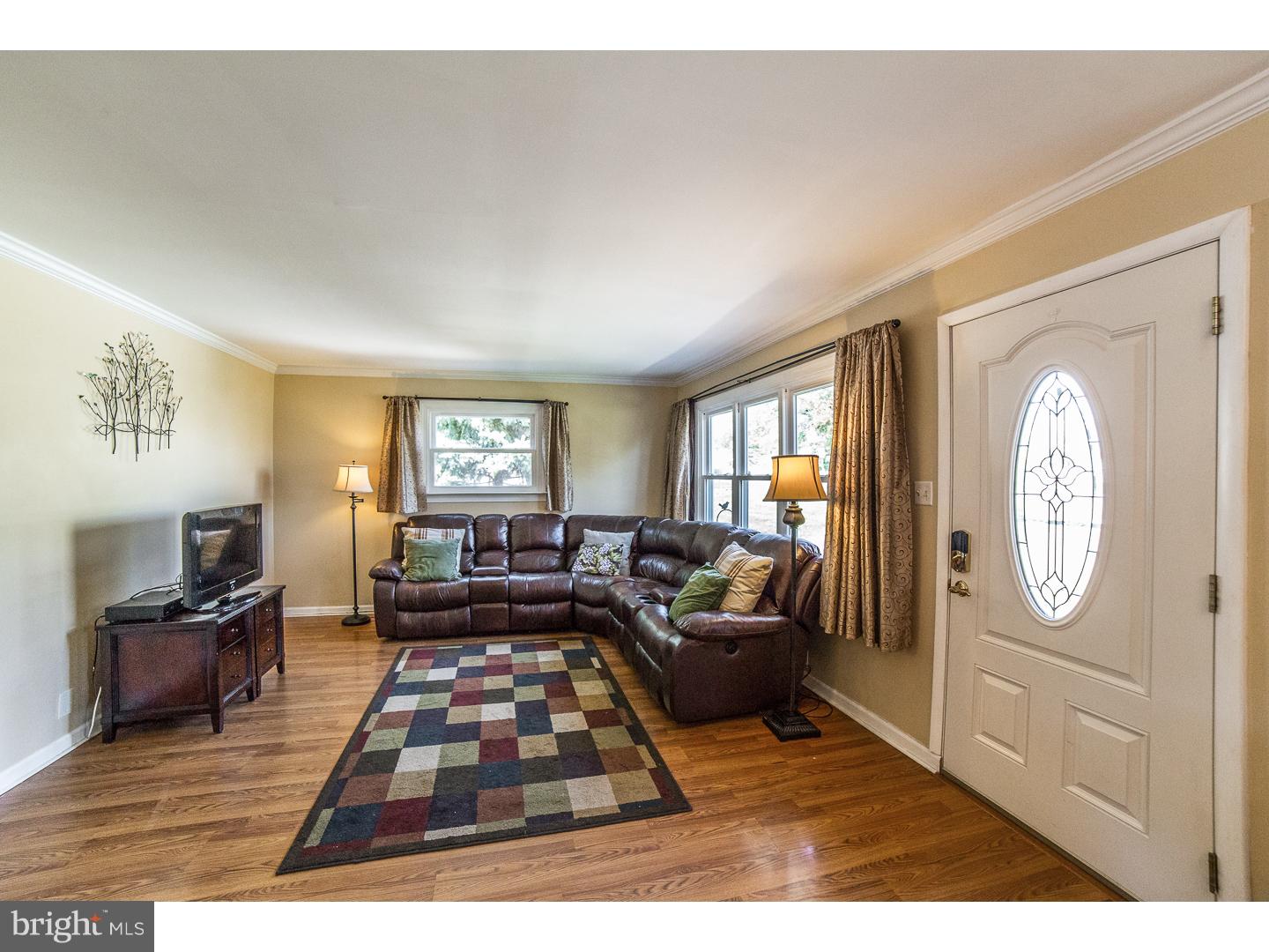 1326 Cloverly Road Warminster, PA 18974 - Photo 4 of 25 Gallery Image 4