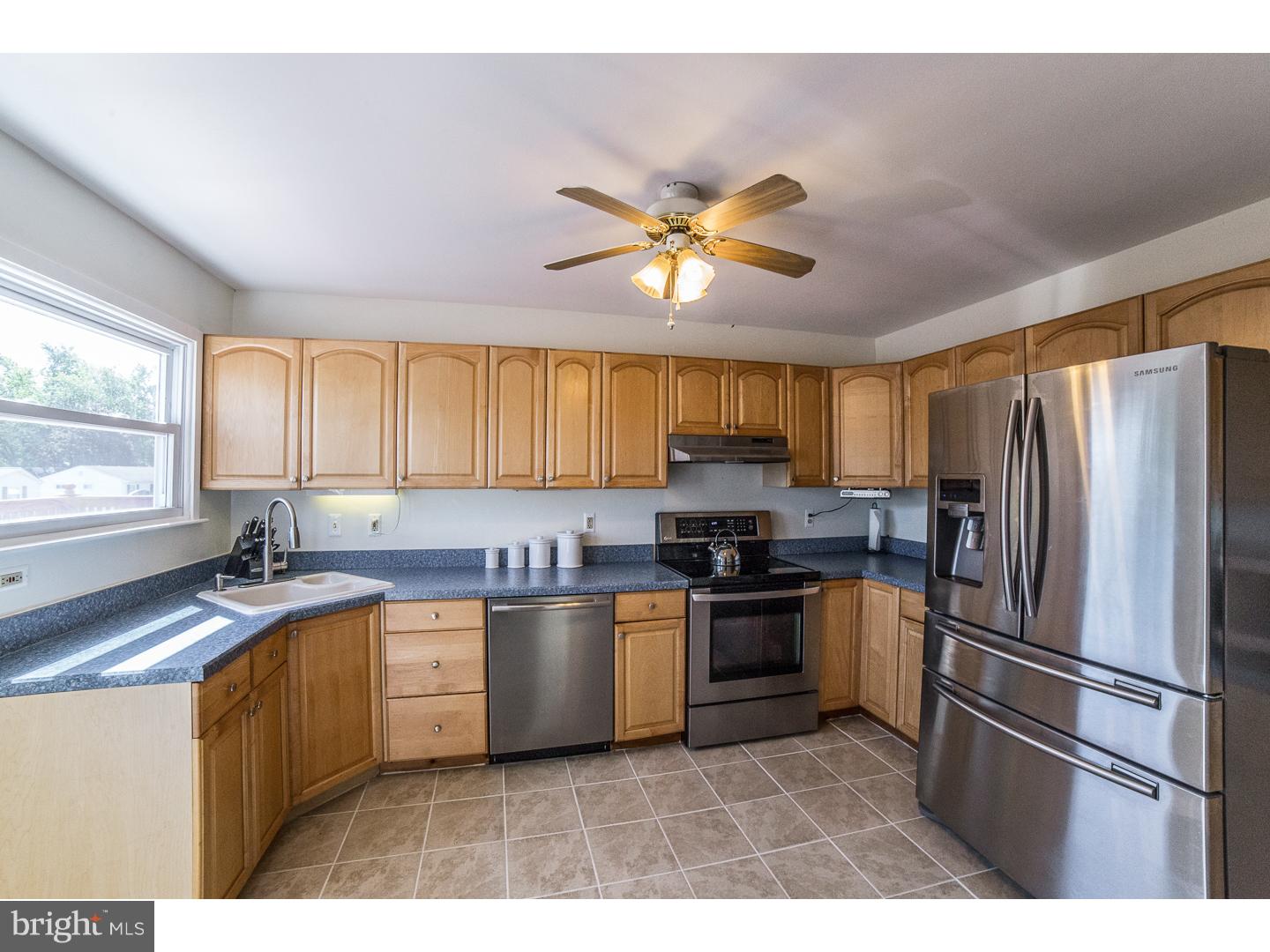 1326 Cloverly Road Warminster, PA 18974 - Photo 6 of 25 Gallery Image 6