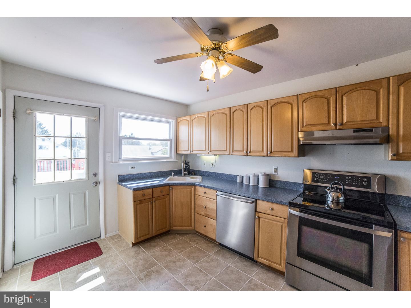 1326 Cloverly Road Warminster, PA 18974 - Photo 7 of 25 Gallery Image 7
