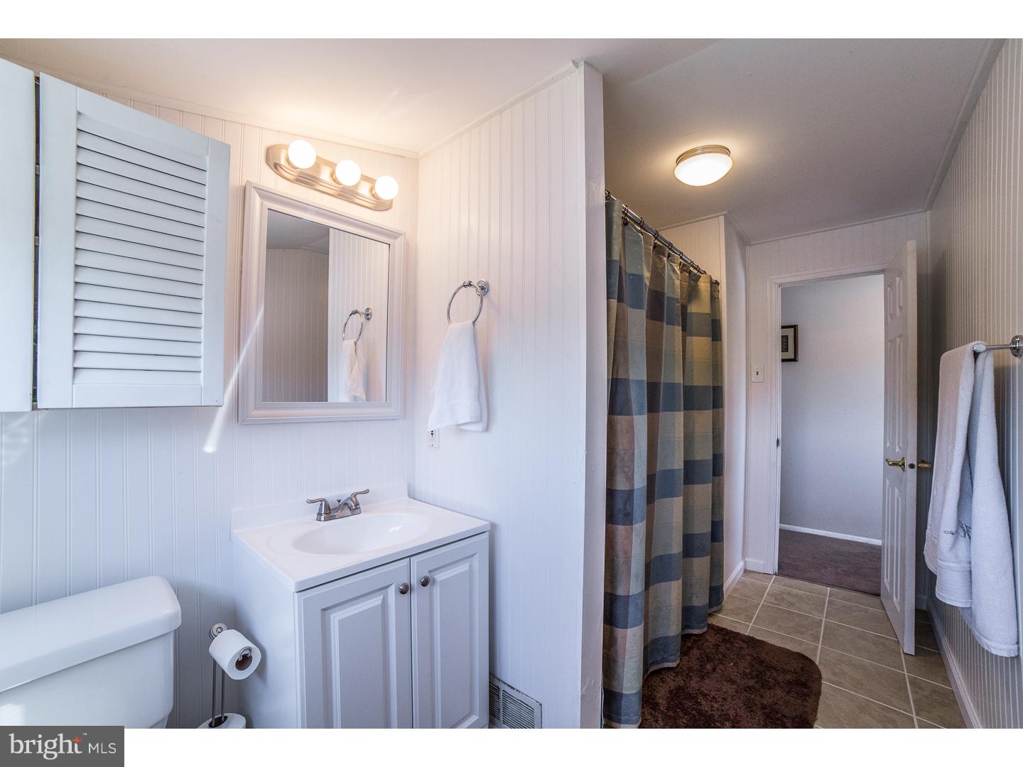 1326 Cloverly Road Warminster, PA 18974 - Photo 10 of 25 Gallery Image 10