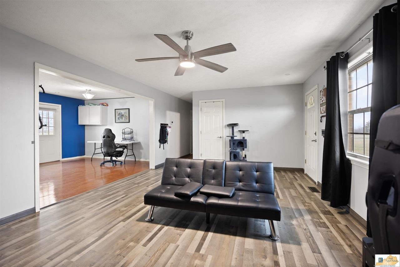 909 Dripping Springs Road Glasgow, KY 42141 - Photo 4 of 78 Gallery Image 4