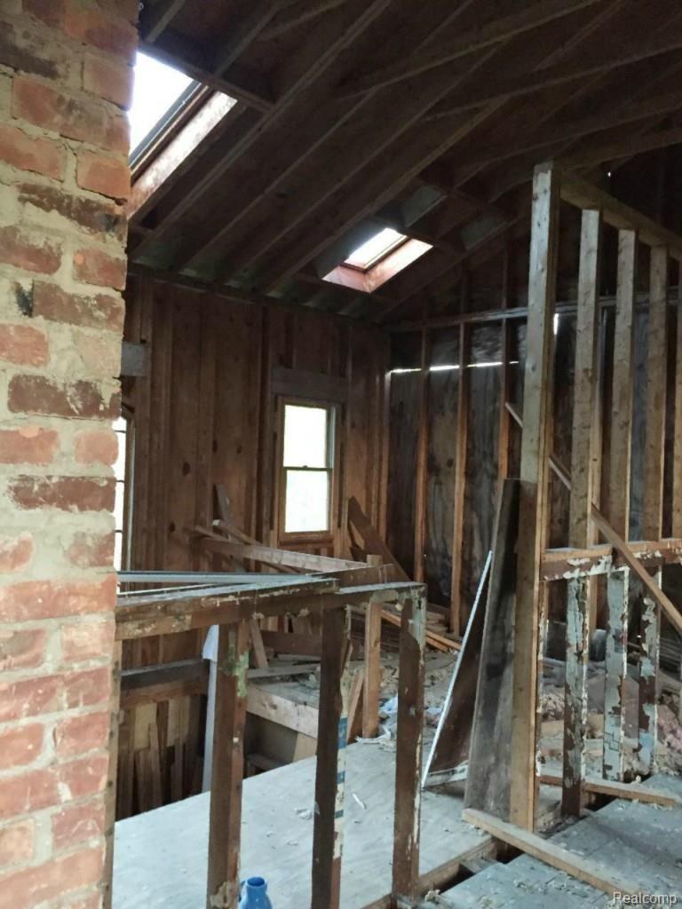 69188 Slating Lane Romeo, MI 48065 - Photo 9 of 18 #9 inside.jpg