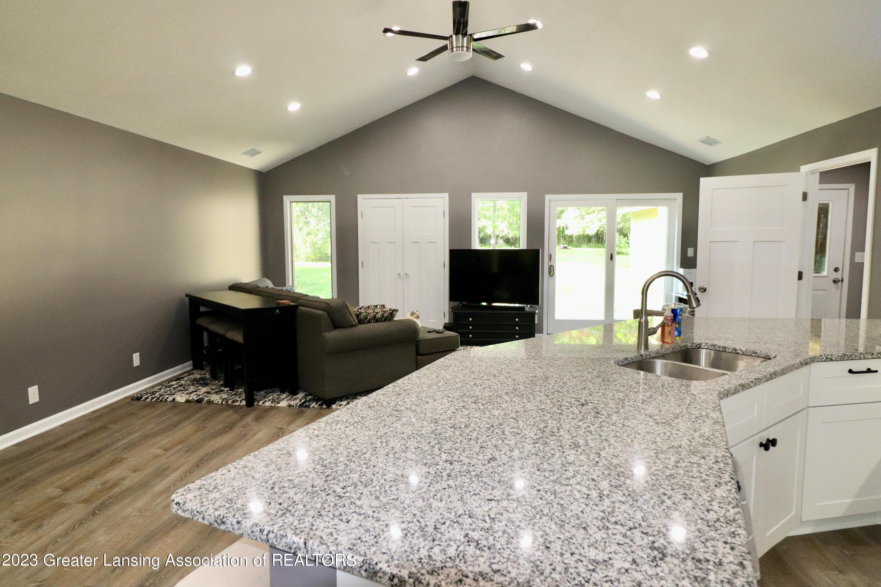 2324 Raby Road East Lansing, MI 48823 - Photo 13 of 34 IMG_7141