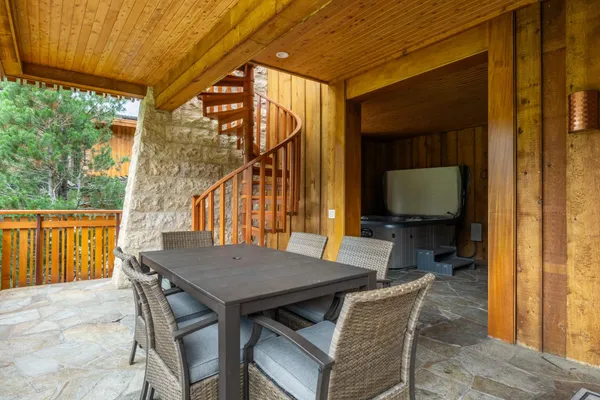 $369,000 | 480 Obsidian Place, Unit 5, Mammoth Lakes, CA 93546