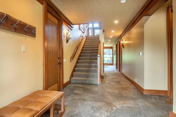 $369,000 | 480 Obsidian Place, Unit 5, Mammoth Lakes, CA 93546