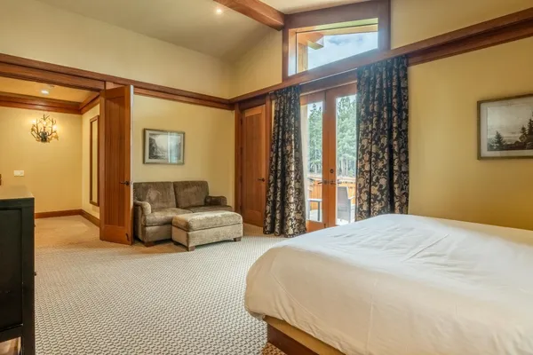 $369,000 | 480 Obsidian Place, Unit 5, Mammoth Lakes, CA 93546