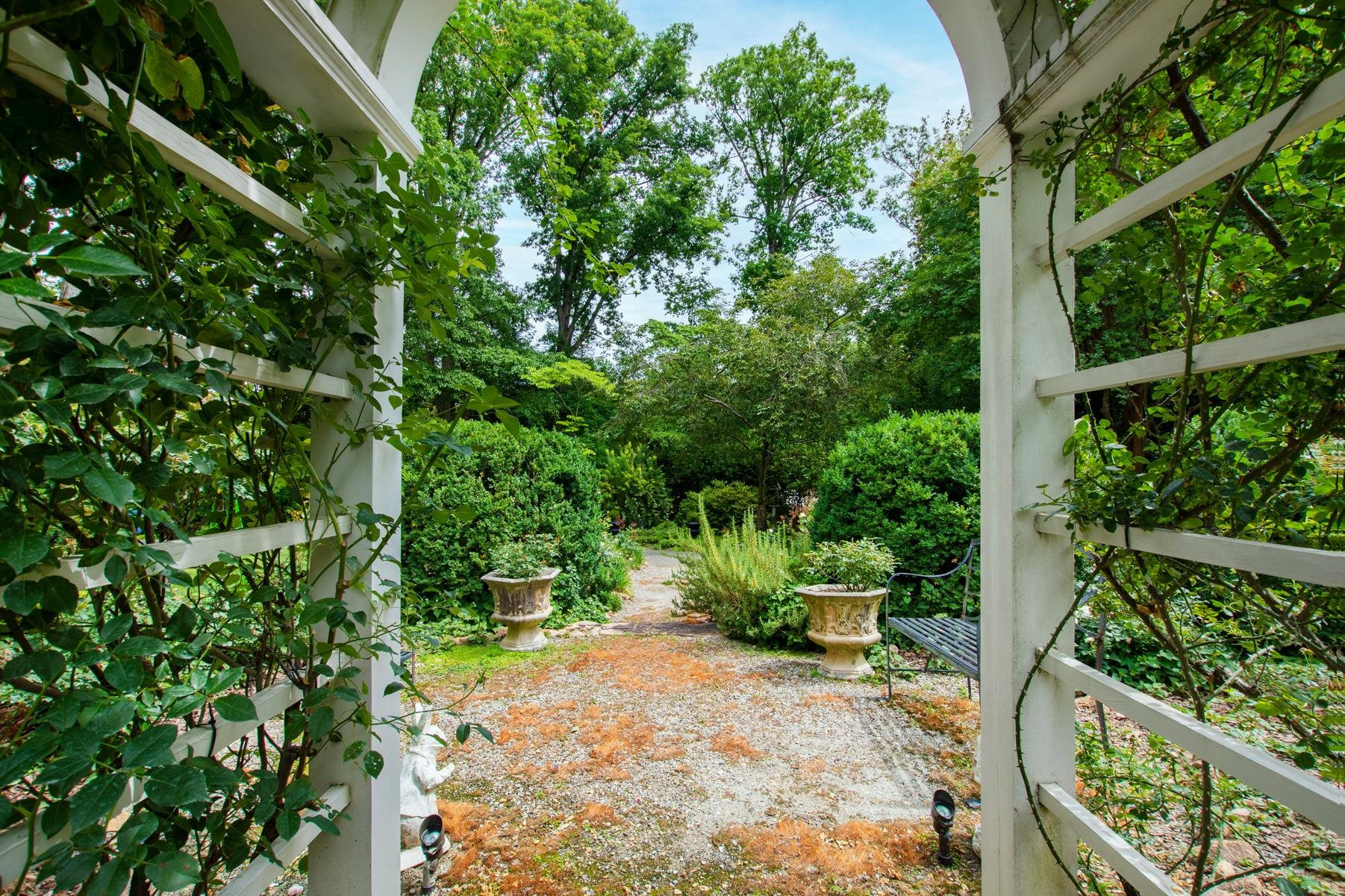 1520 Jarvis Street Raleigh, NC 27608 - Photo 53 of 61 Photo 55