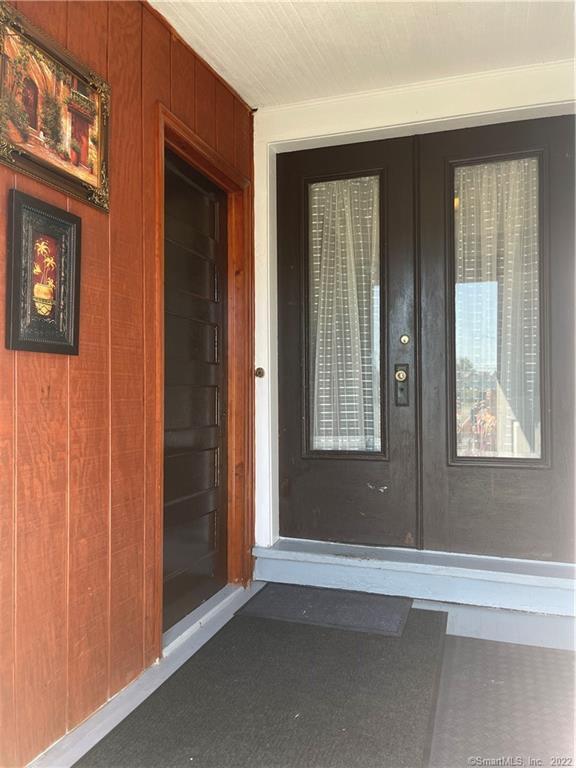 115 Oak Street, Unit 1 Bridgeport, CT 06604 - Photo 5 of 19 an empty room with windows