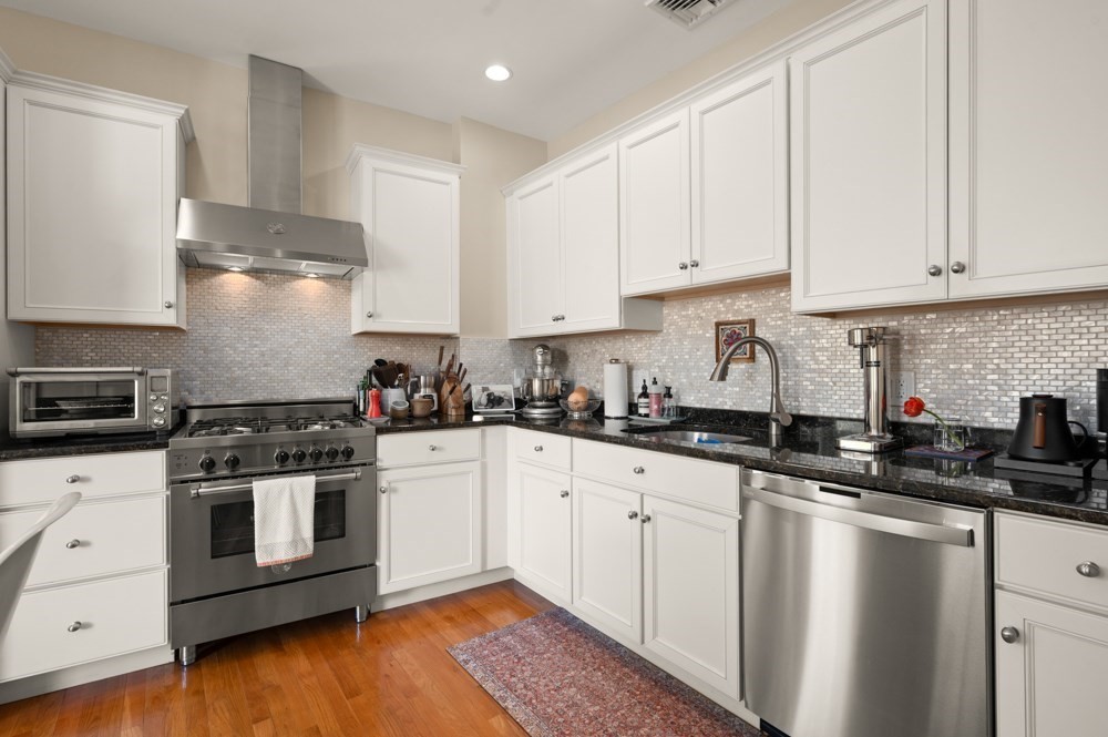 8 Colbourne Crescent, Unit 3 Brookline, MA 02445 - Photo 4 of 42