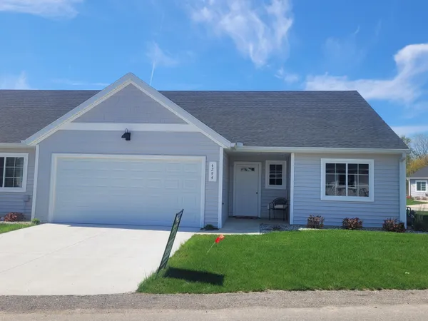 $325,000 | 4294 Highpoint Drive, Unit 103, Wayland, MI 49348