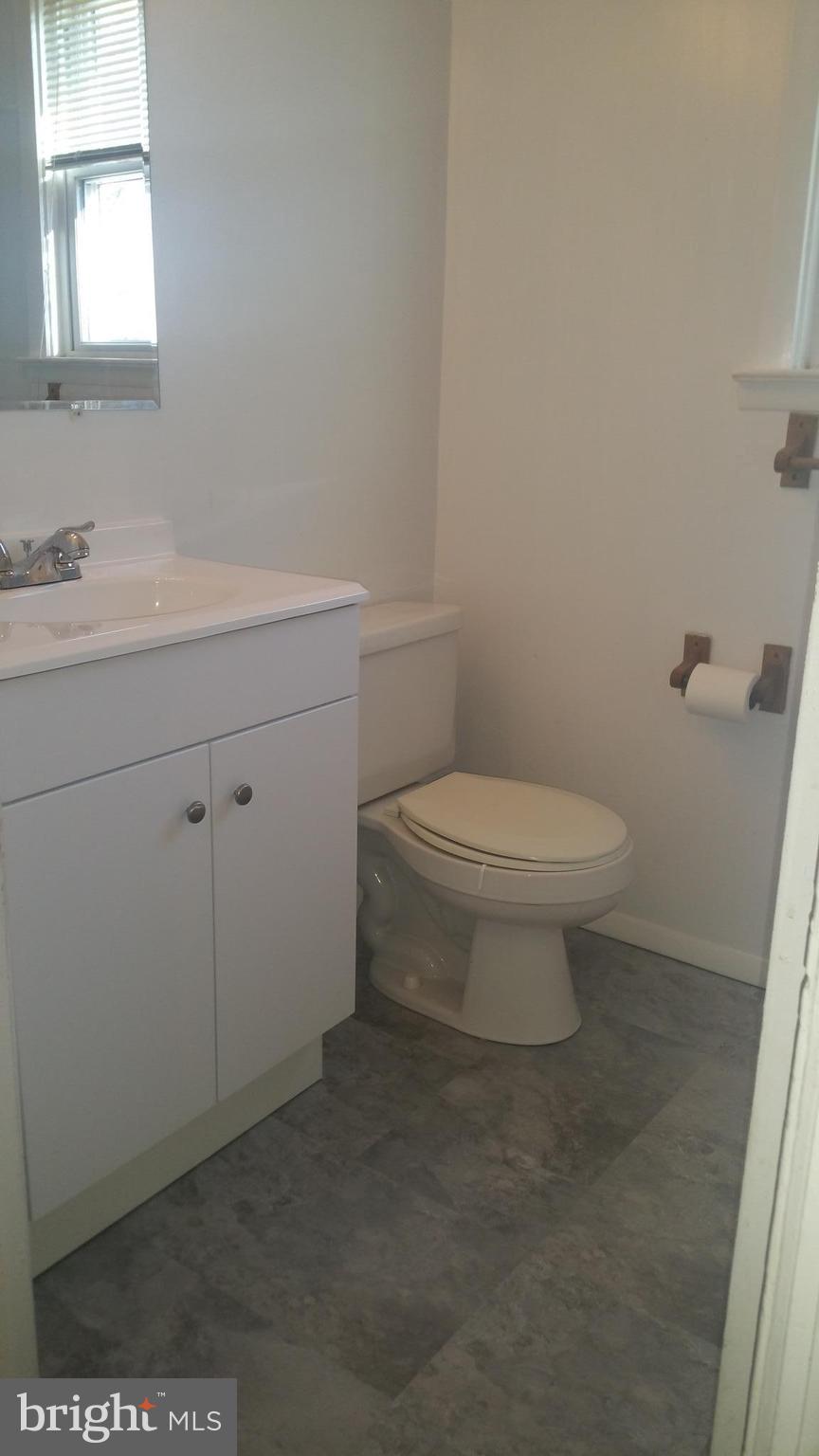 1640 Riverwood Road Essex, MD 21221 - Photo 15 of 22 Upstairs BA/new floor/vanity/tub surround/ref tub